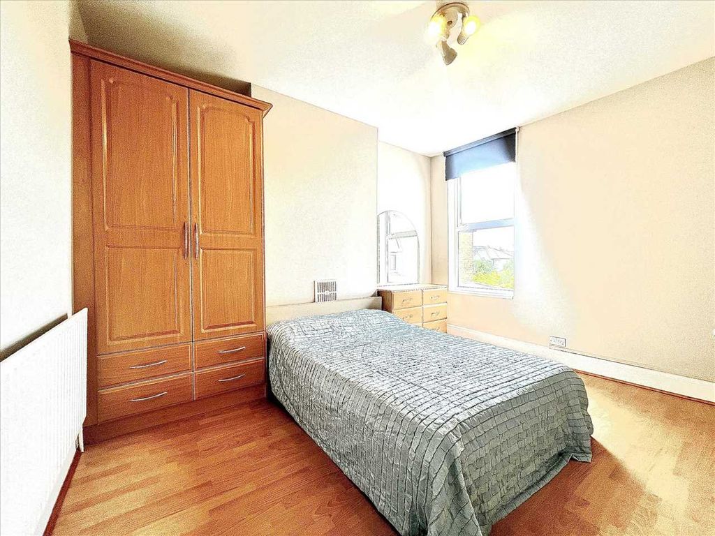 Property photo 3 of 9 Bedroom