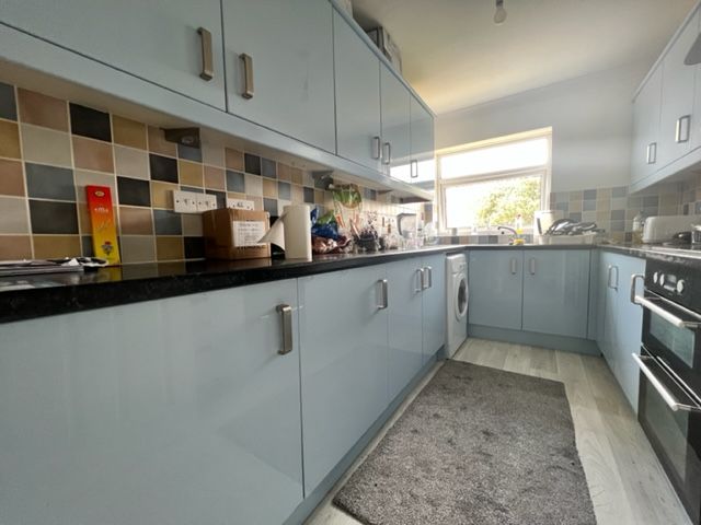 Property photo 2 of 10 Kitchen