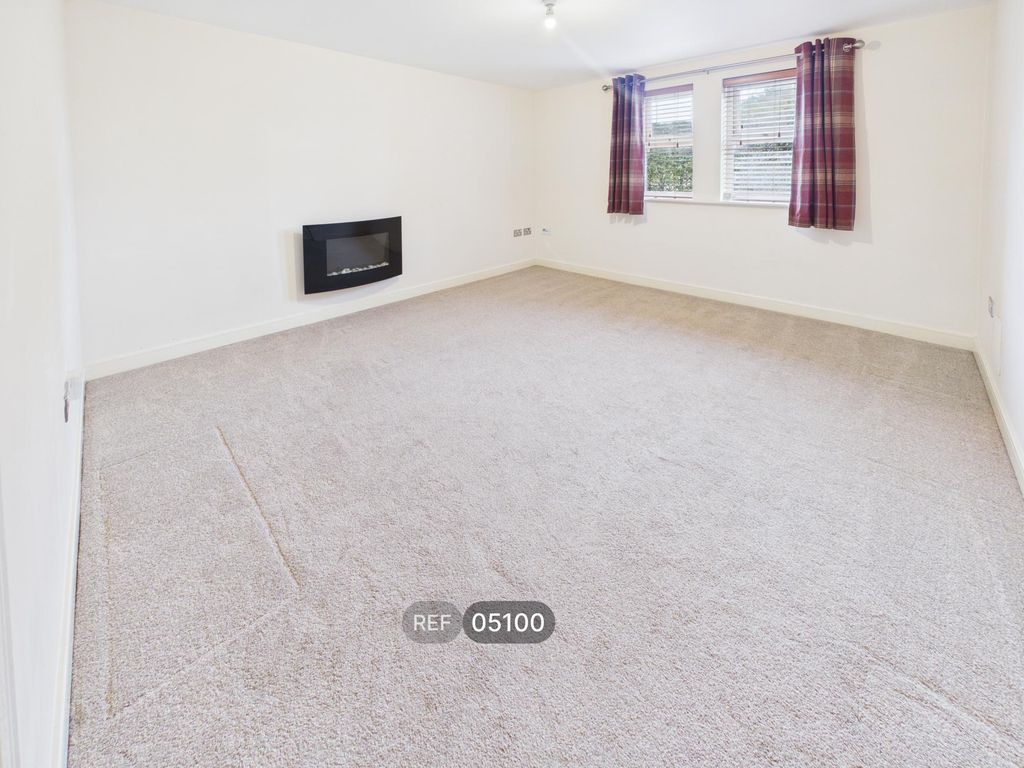 Property photo 3 of 10 Living Room