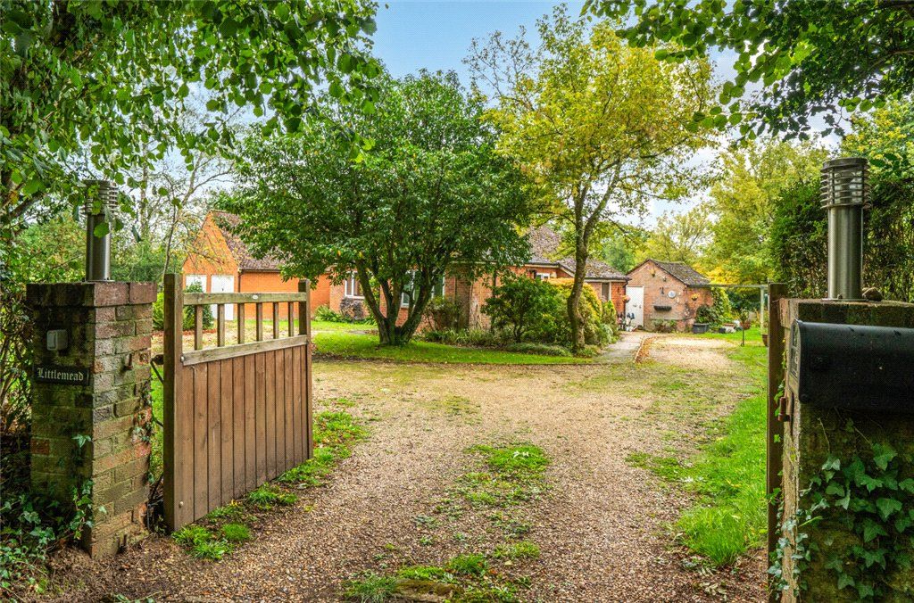 Property photo 2 of 26 Picture No. 16