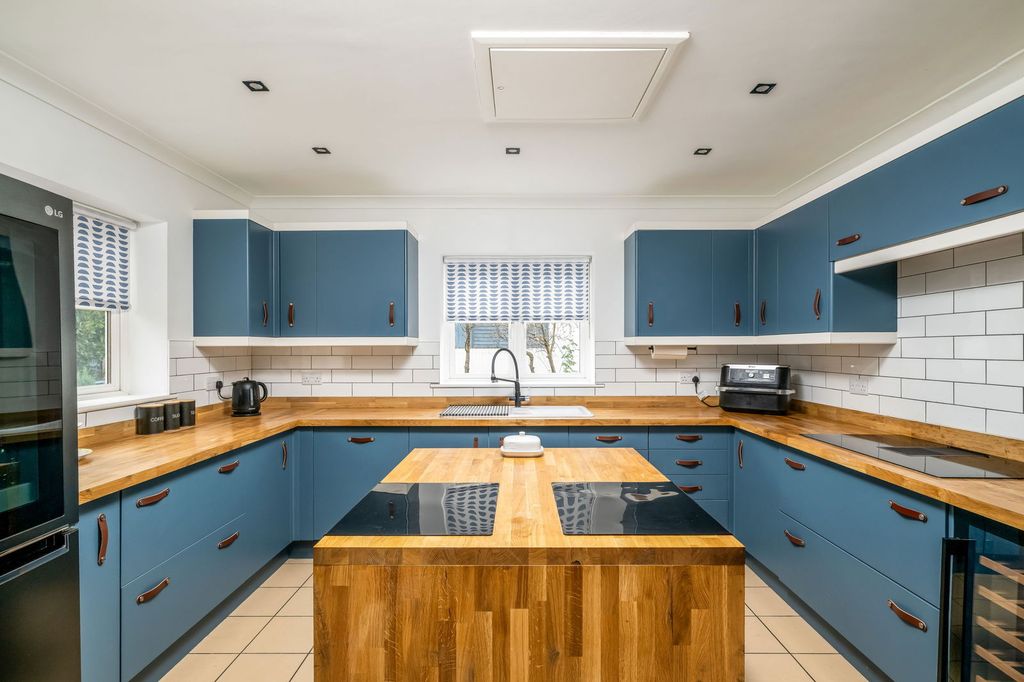 Property photo 3 of 33