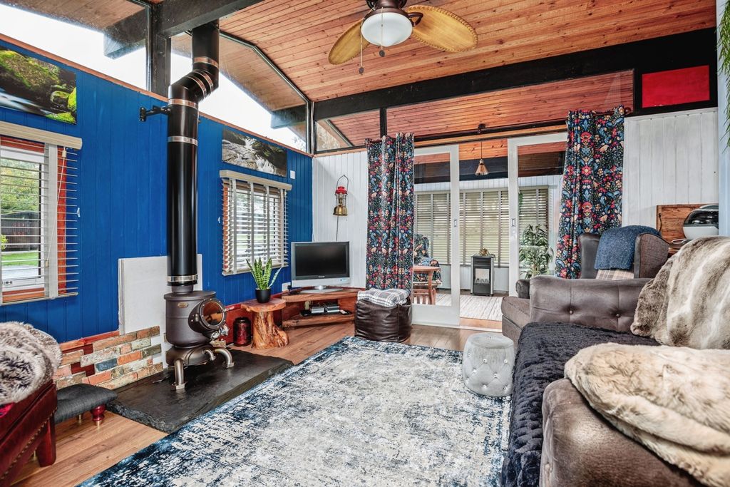 Property photo 3 of 17 Photo