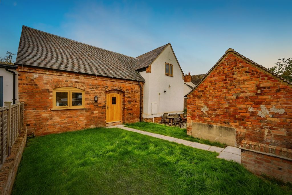 Property photo 1 of 18