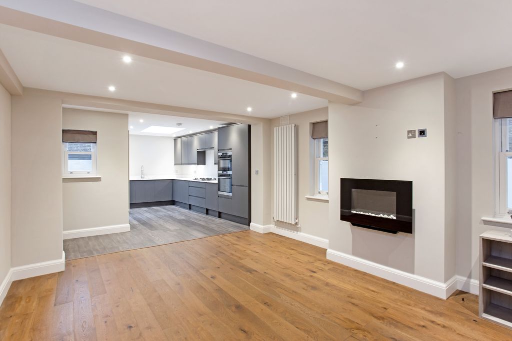 Property photo 1 of 13 01 Warwick