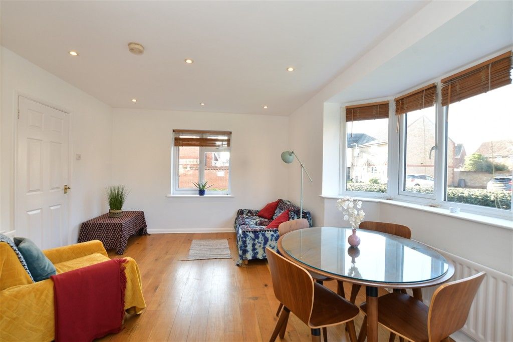 Property photo 2 of 11 Lounge/Dining Area