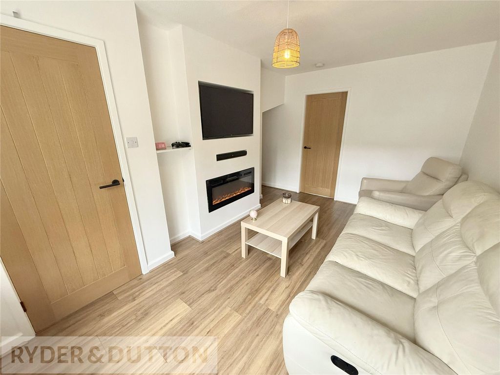 Property photo 2 of 22 Lounge