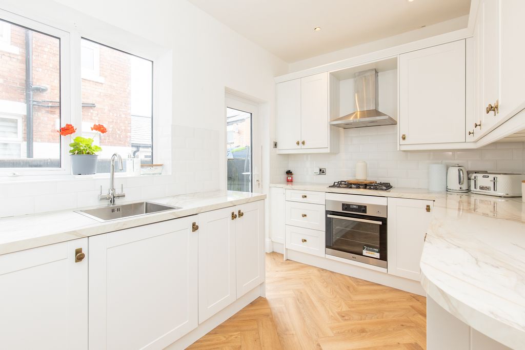 Property photo 1 of 12 Breakfast Kitchen