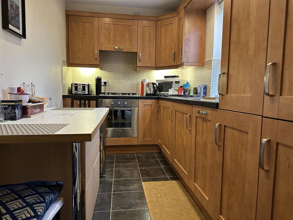 Property photo 2 of 19 Breakfast Kitchen