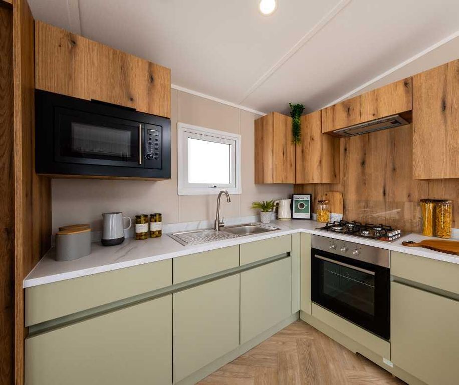 Property photo 3 of 6 Kitchen