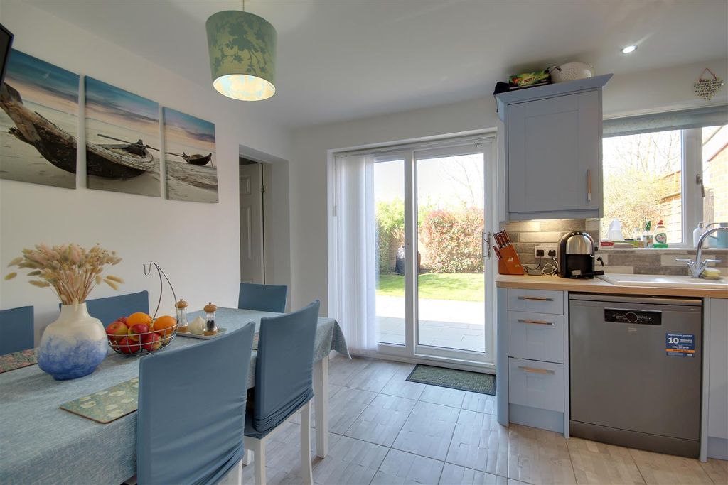 Property photo 3 of 12 Dining Kitchen