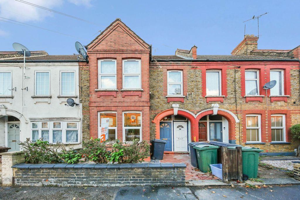 Property photo 1 of 18