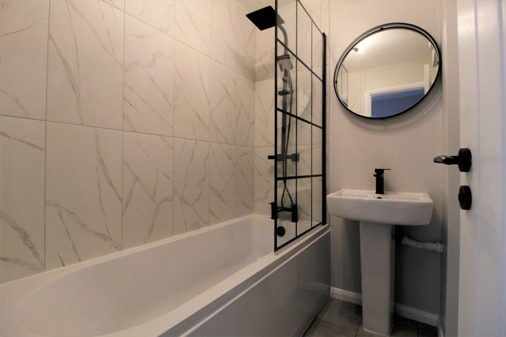 Property photo 3 of 12 Bathroom