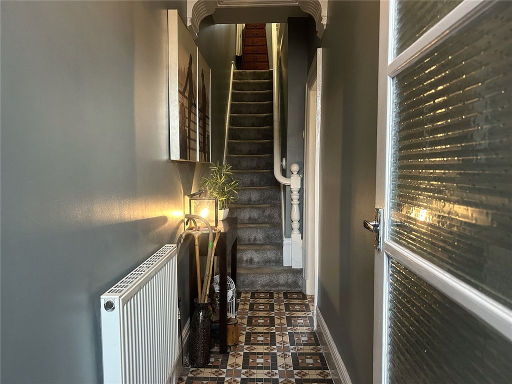 Property photo 3 of 18 Entrance Hall