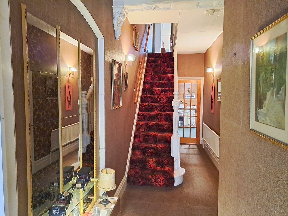 Property photo 2 of 20