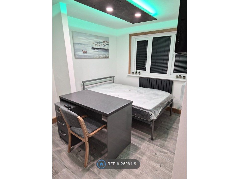 Property photo 1 of 15 Bedroom