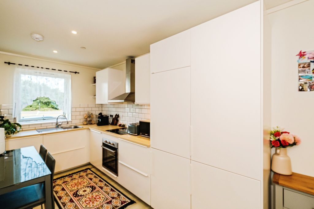 Property photo 2 of 20 Kitchen