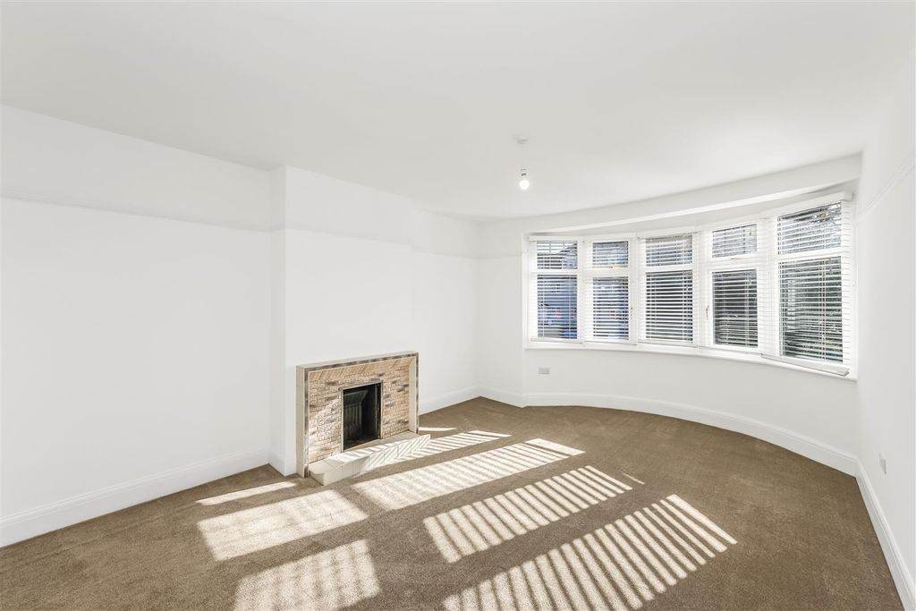 Property photo 3 of 24