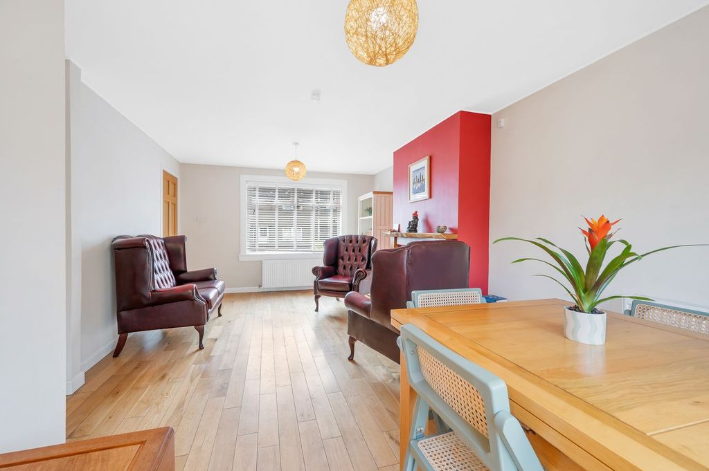 Property photo 2 of 27
