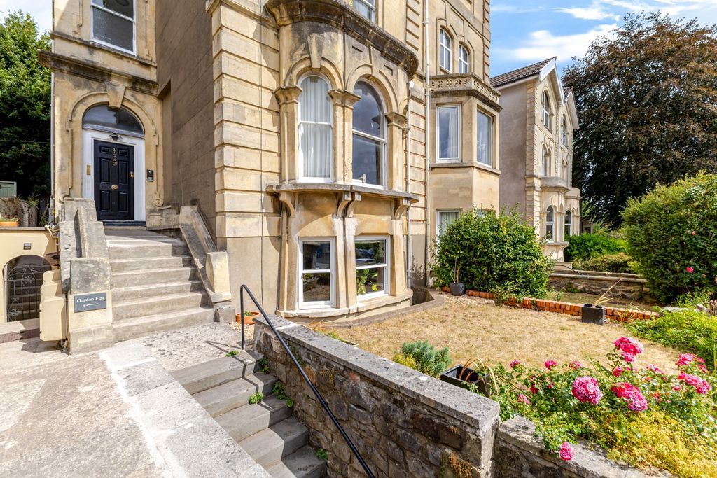 Property photo 1 of 11 External