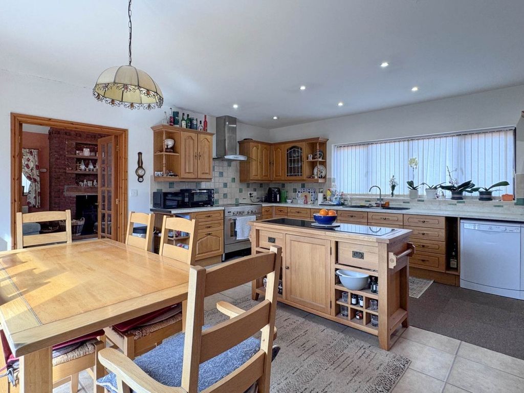 Property photo 3 of 35