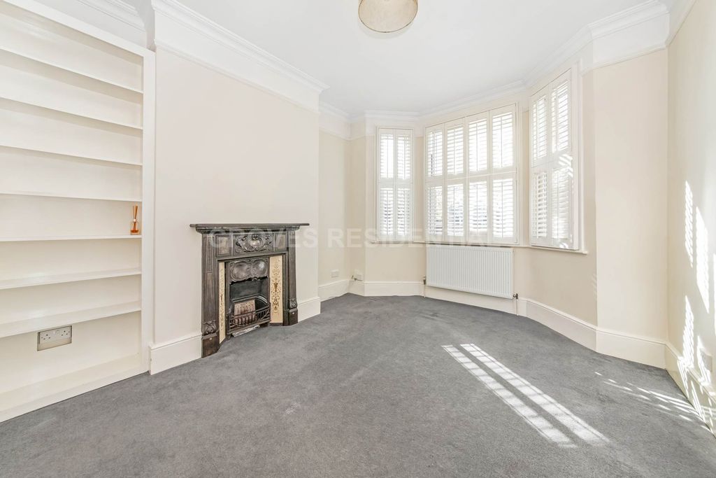 Property photo 2 of 18