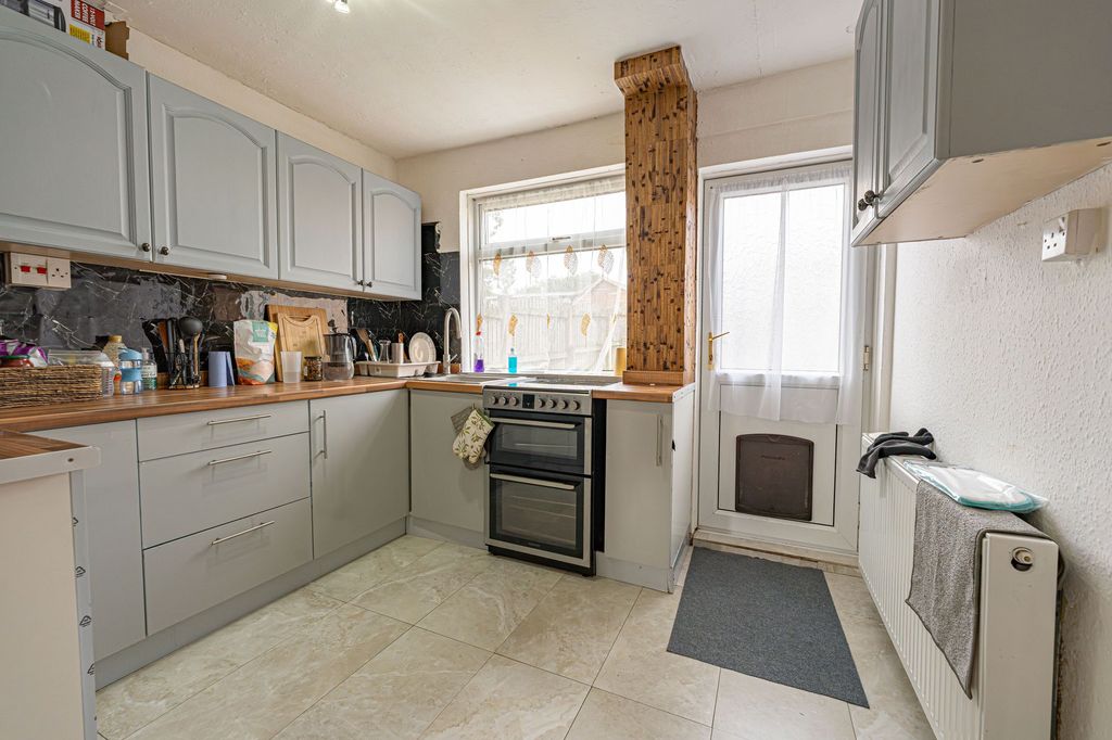 Property photo 3 of 28