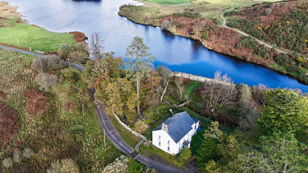 Property photo 2 of 40