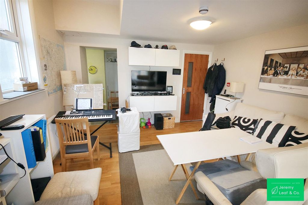 Property photo 3 of 8