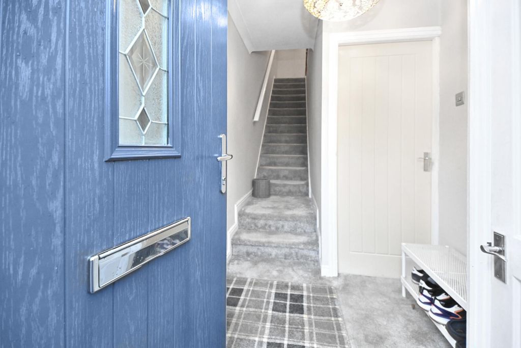 Property photo 2 of 43 Hallway