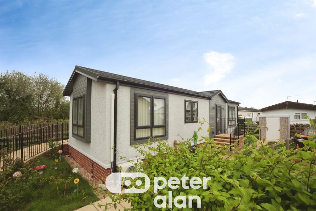 Property photo 2 of 20