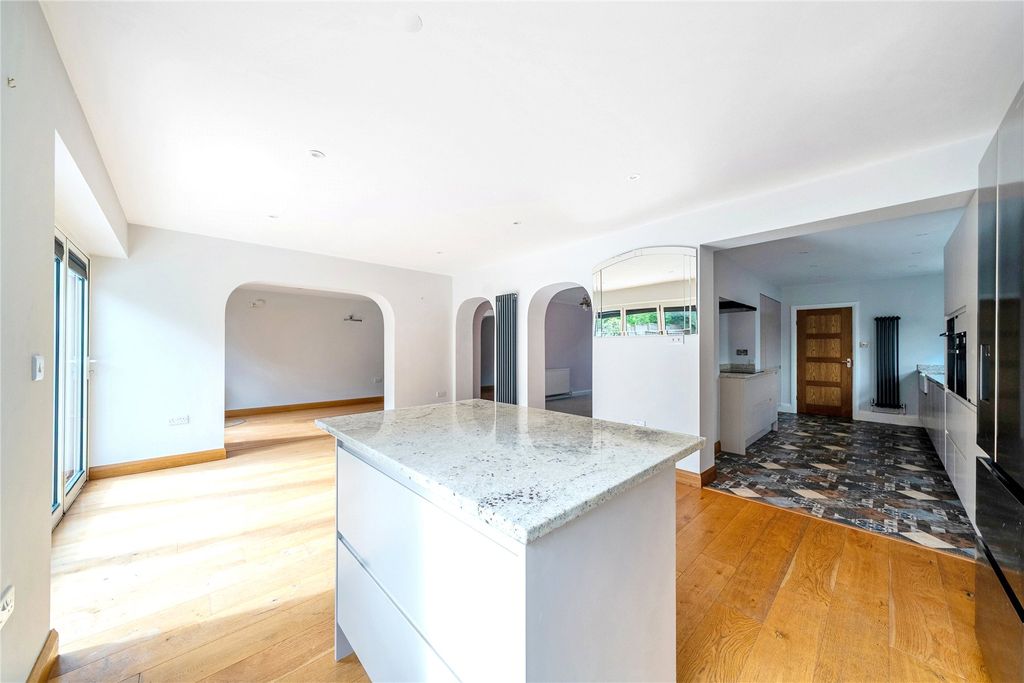 Property photo 3 of 12 Dining/Kitchen
