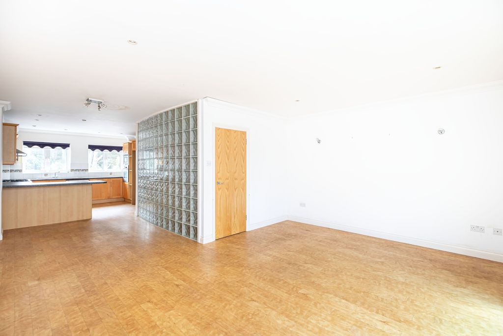 Property photo 3 of 27 Img_4579