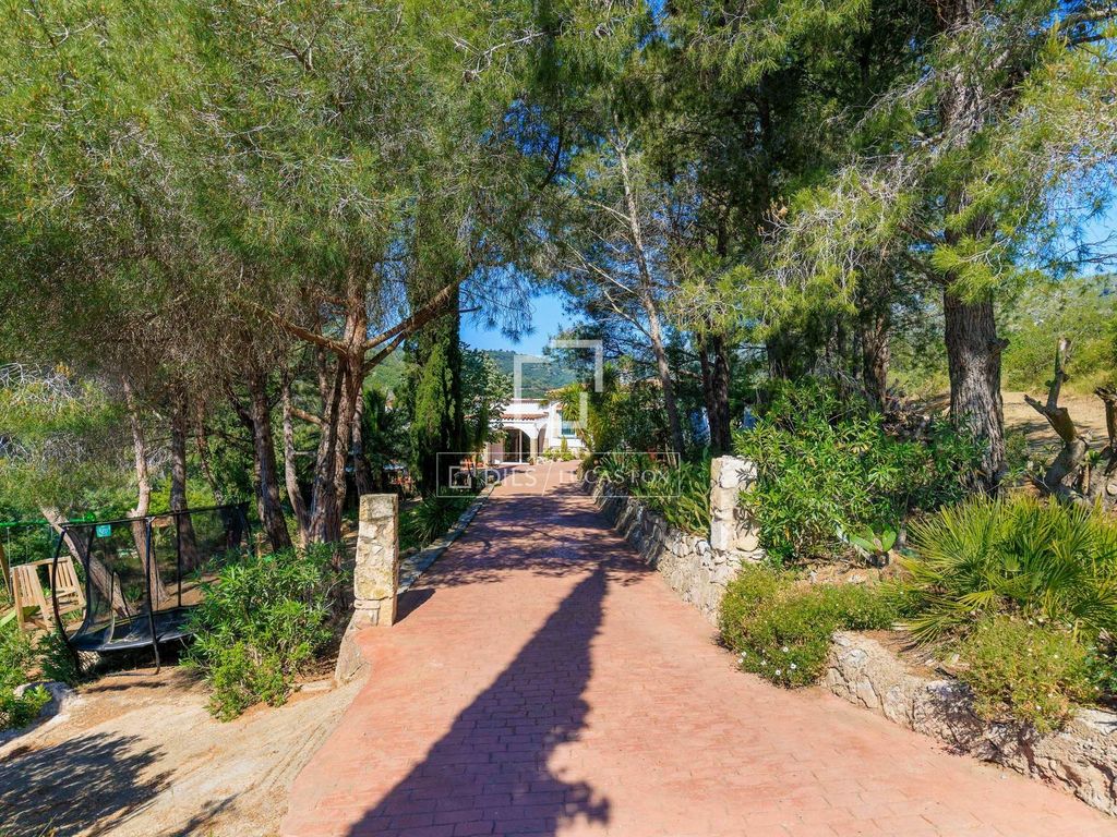 Property photo 3 of 74