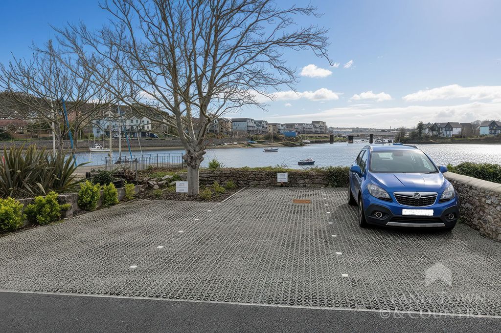 Property photo 3 of 25