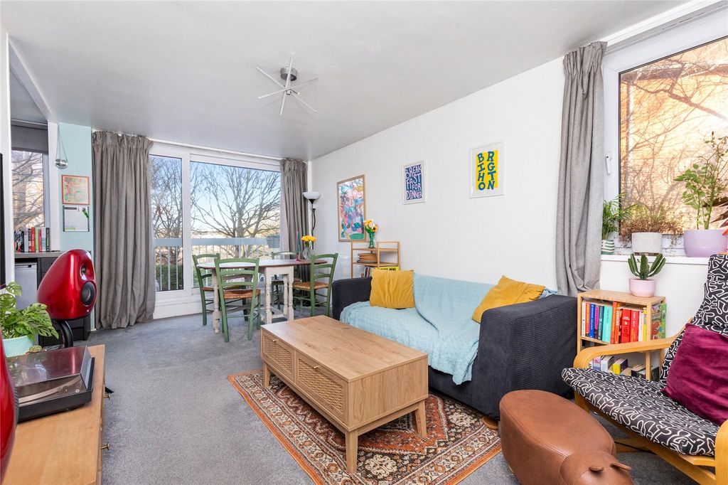 Property photo 2 of 12 Picture 2