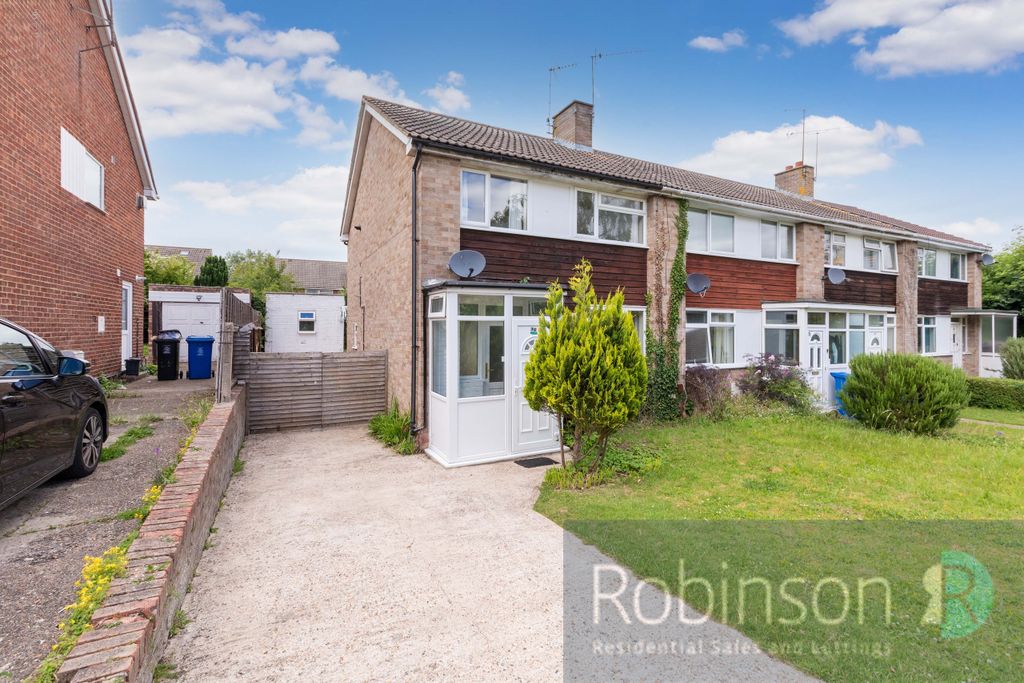 Property photo 1 of 17 31 Great Hill Crescent-8