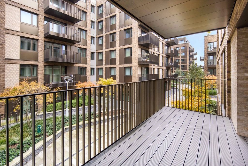 Property photo 3 of 6 Balcony