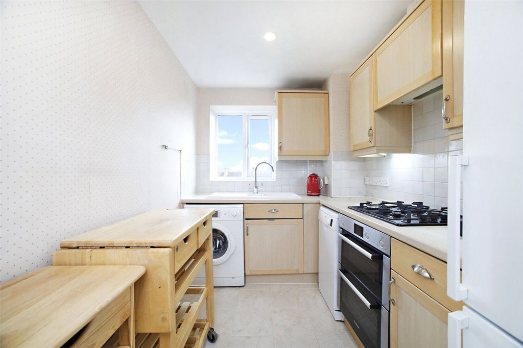 Property photo 3 of 11