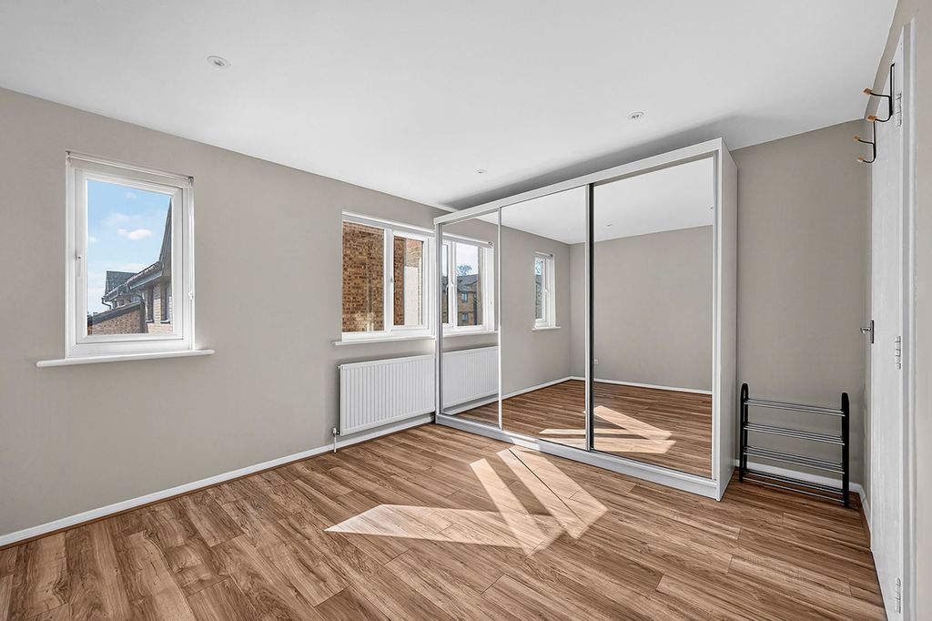 Property photo 3 of 12 Bedroom