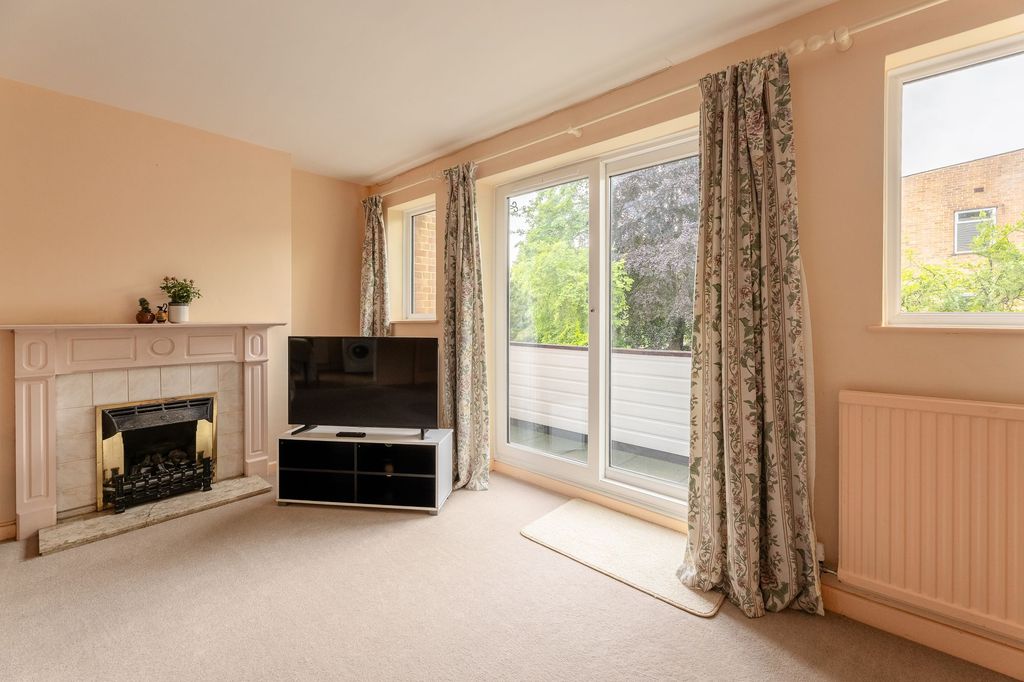 Property photo 2 of 23