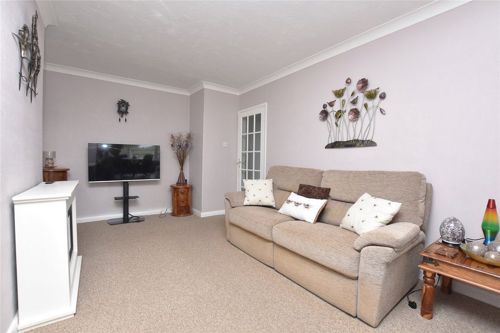 Property photo 3 of 14 Living Room