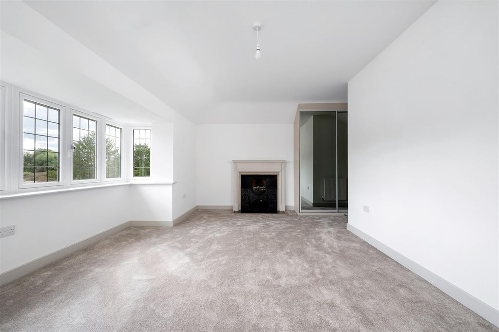 Property photo 3 of 24 3B Easthorpe Green Web Ph-39.Jpg