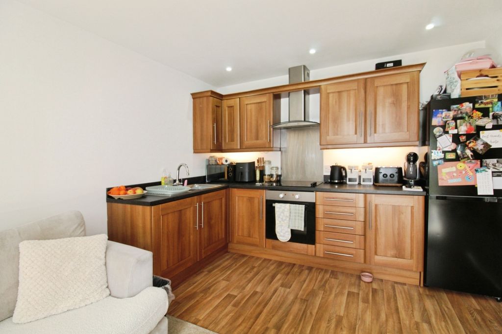 Property photo 3 of 20 Pbox-Img.Jpg