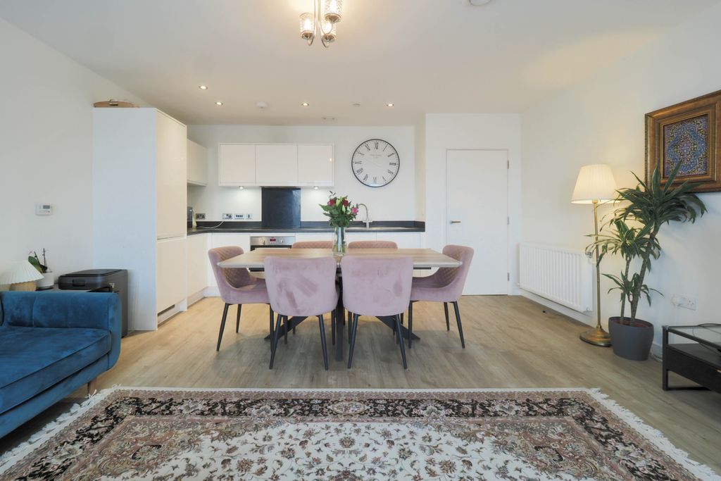 Property photo 3 of 44