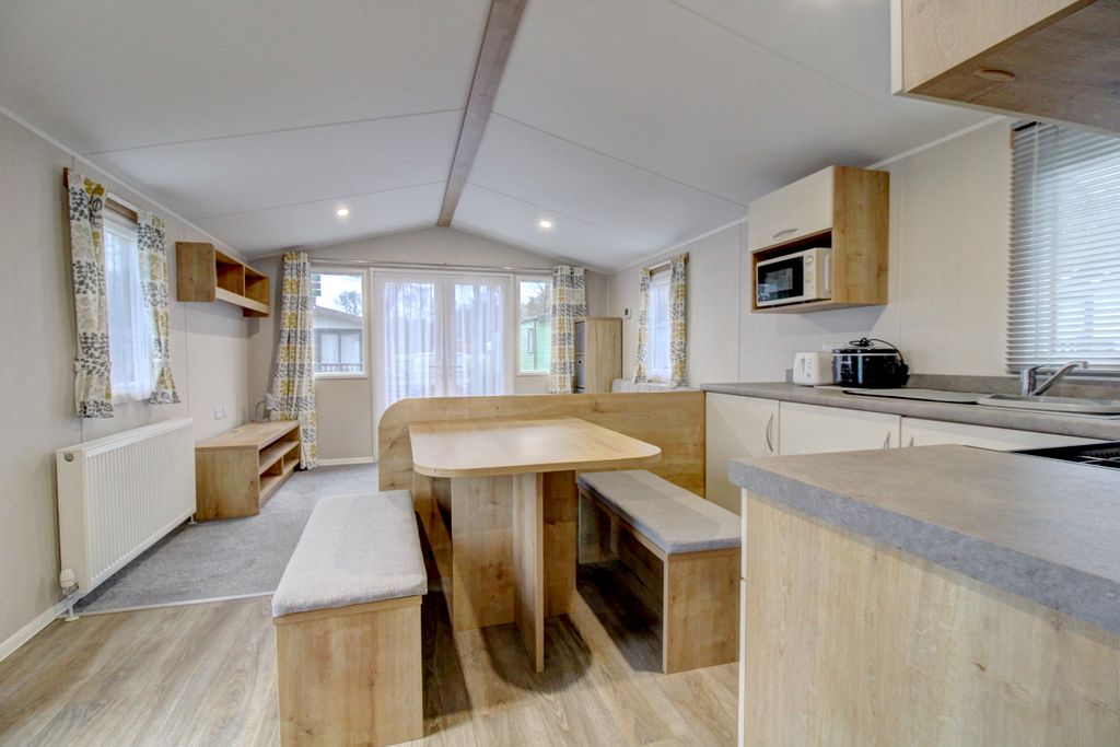 Property photo 3 of 12 Kitchen/Dining Area