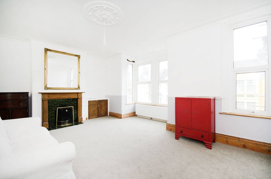Property photo 2 of 7