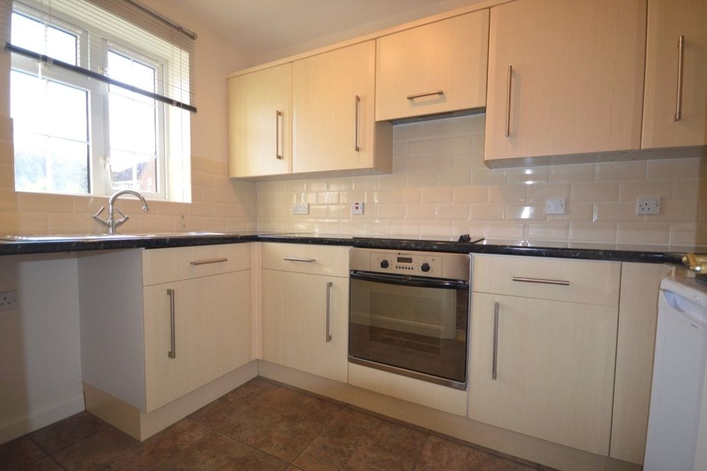 Property photo 2 of 8 Kitchen