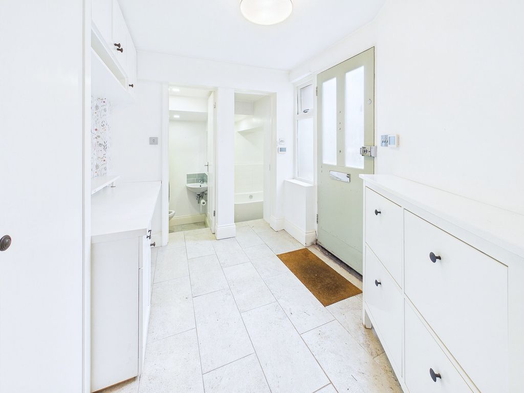 Property photo 3 of 27