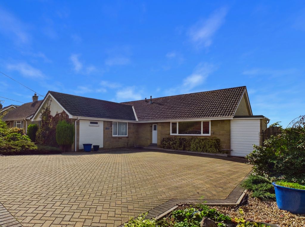 Property photo 1 of 17 House Front
