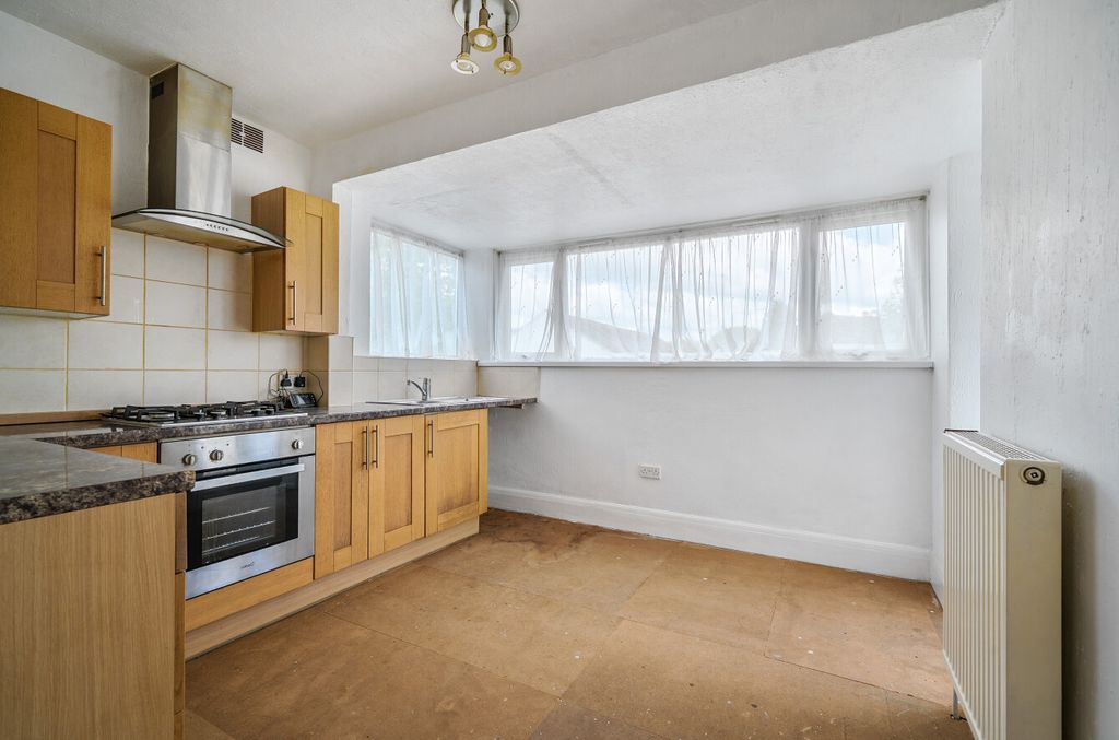Property photo 3 of 19 1458865-12-6A06E5...